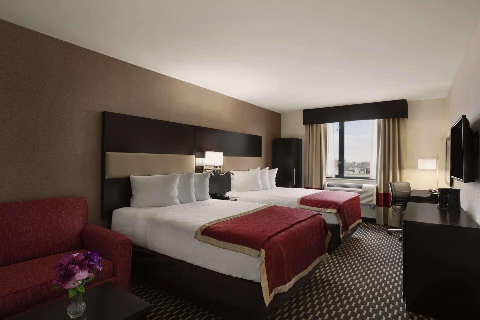 Howard Johnson By Wyndham Jamaica Ny Near Airtrain Jfk Hotel Nova York